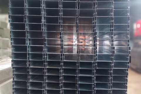 Tìm đâu ra địa chỉ chuyên sản xuất máng cáp giá rẻ