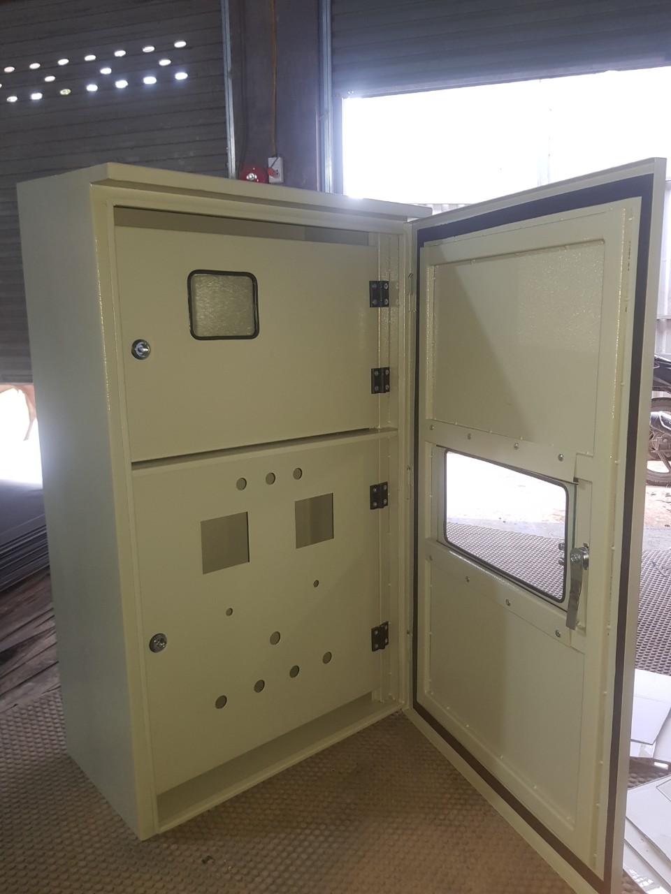 Thiết kế và thi công tủ tụ bù hạ thế theo yêu cầu